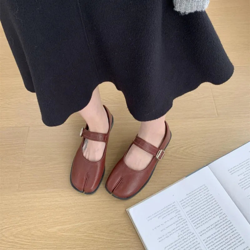 Split-toe pig trotter shoes for women in black with microfiber upper, soft sole and low 1-3cm heel