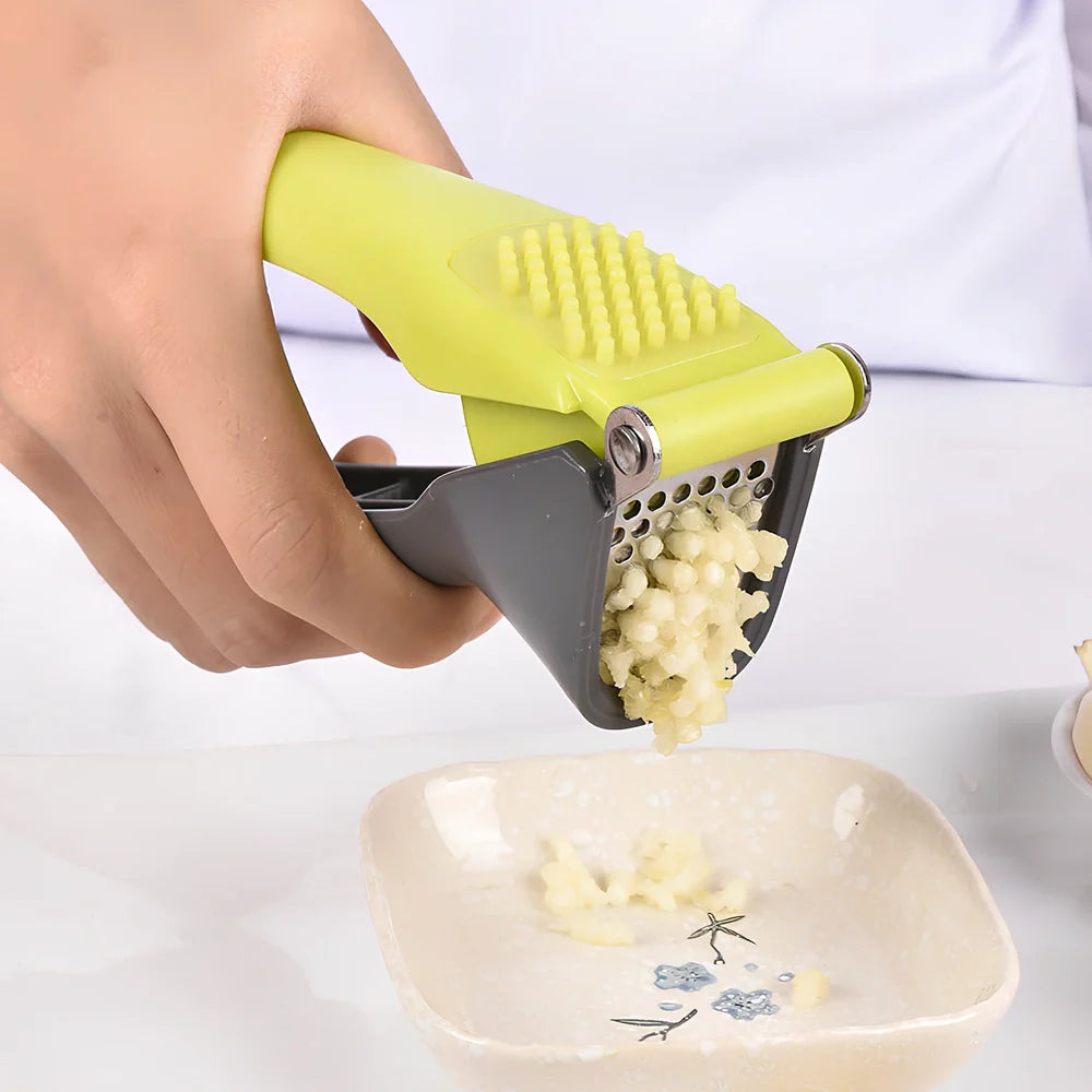 Plastic garlic masher with 4 stainless steel pressing chambers and plastic handle