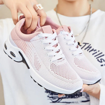 Women's casual running shoes in Flyknit material with mesh lining and round toe design