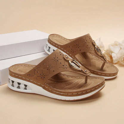 Cozy air cushion thong sandals in various colors, featuring herringbone toe shape and metal buckle details for stylish summer comfort