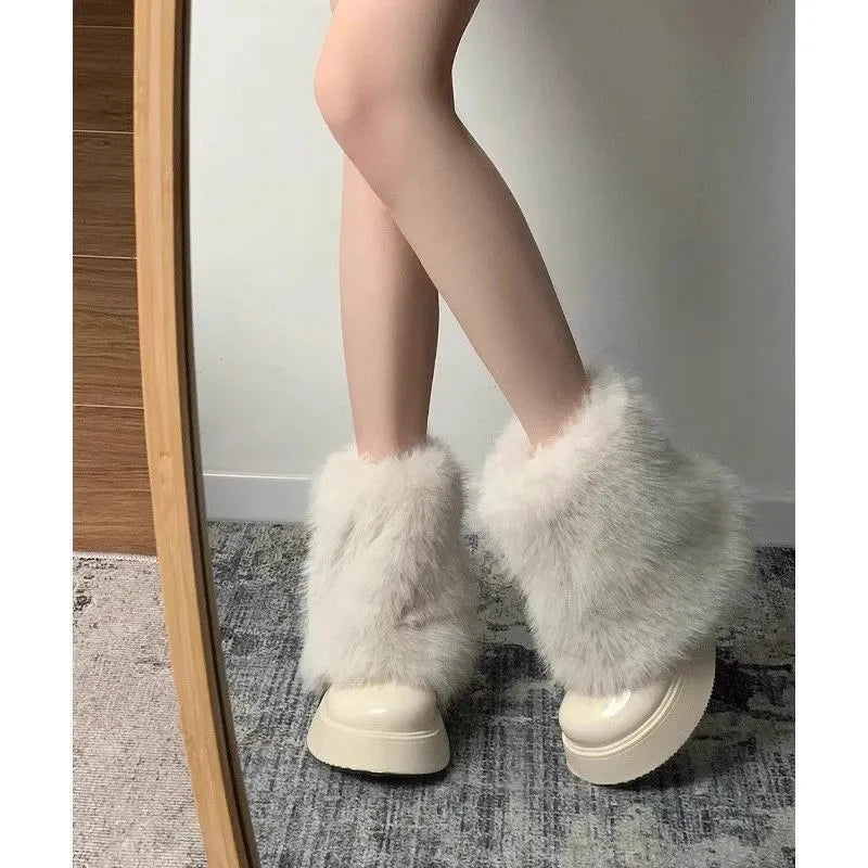 Women's low-top snow boots with artificial plush upper, waterproof platform sole, and 3-5cm English muffin heel