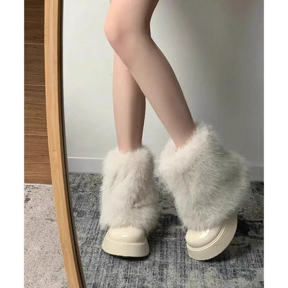 Women's low-top snow boots with artificial plush upper, waterproof platform sole, and 3-5cm English muffin heel