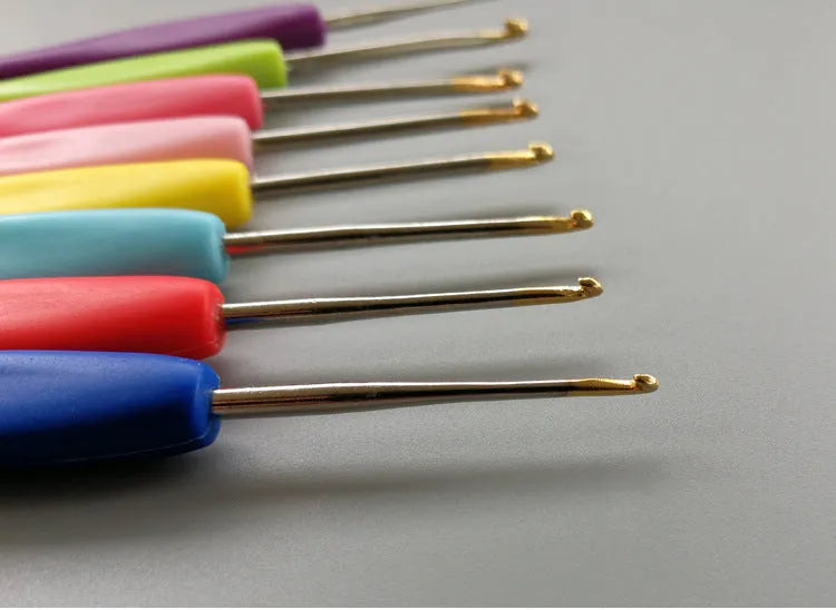 Set of 16 crochet hooks with thick and thin handles in storage bag, sizes 1.0mm to 6.0mm