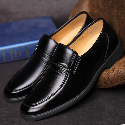 Men's business casual shoes with breathable microfiber upper, leather toe cap, and rubber sole, in black or brown, sizes 38-44