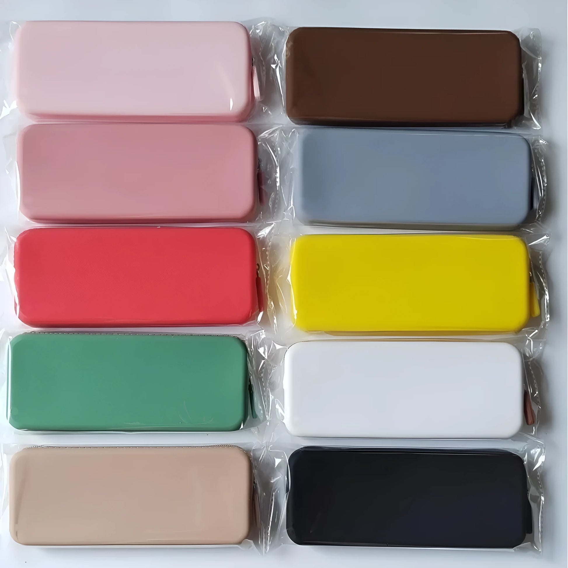 Silicone dustproof makeup brush storage bag in various colours with 20x8x2.5cm dimensions