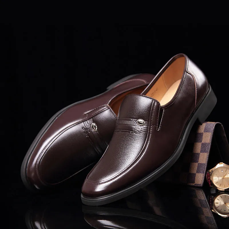 Men's business casual shoes with breathable microfiber upper, leather toe cap, and rubber sole, in black or brown, sizes 38-44
