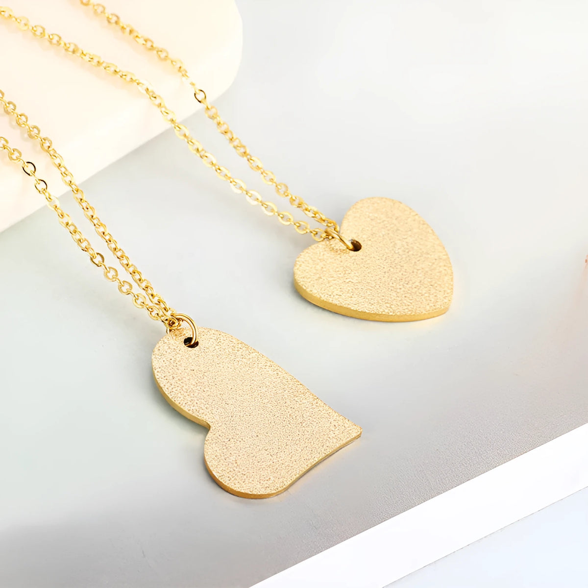 Geometric heart-shaped titanium steel necklace with Japanese and Korean fashion inspiration