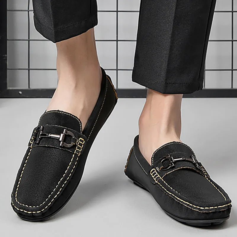 Men's casual lazy Doug shoes in beige with a round toe, cowhide upper, and rubber sole.