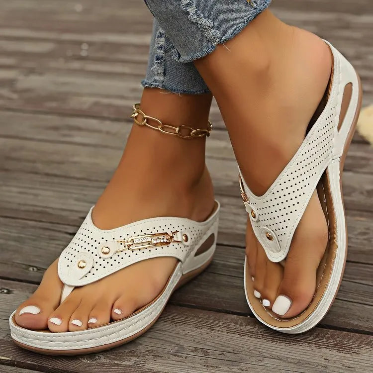 Retro-style women's flip-flop sandals in light brown with a herringbone footbed pattern.