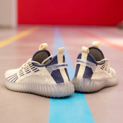 Men's white low-top sports shoes with mesh lining, round toe, and flat platform sole on a grey background.