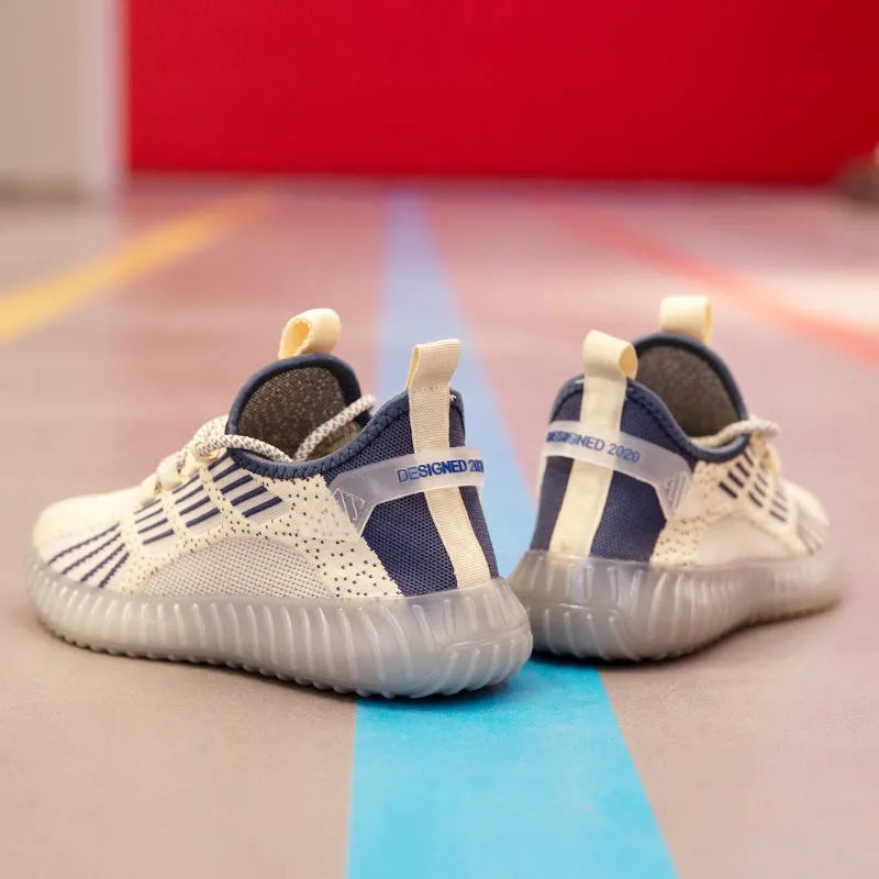 Men's white low-top sports shoes with breathable mesh lining and platform heel on a plain background.
