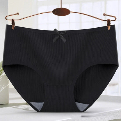 Breathable women's mid-rise non-marking shorts in various colours