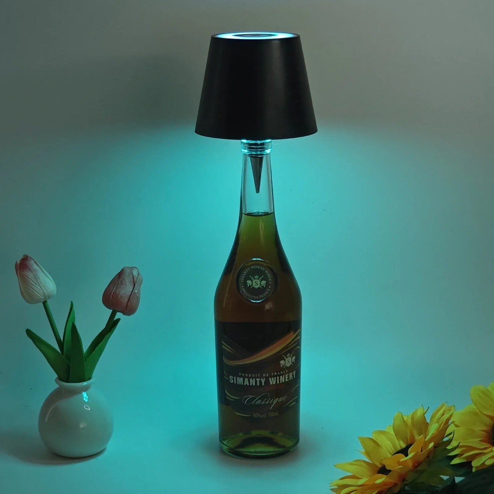 Wireless LED desk lamp in black tricolour finish, bottle-shaped with detachable base and touch control for 2000mAh powered lighting