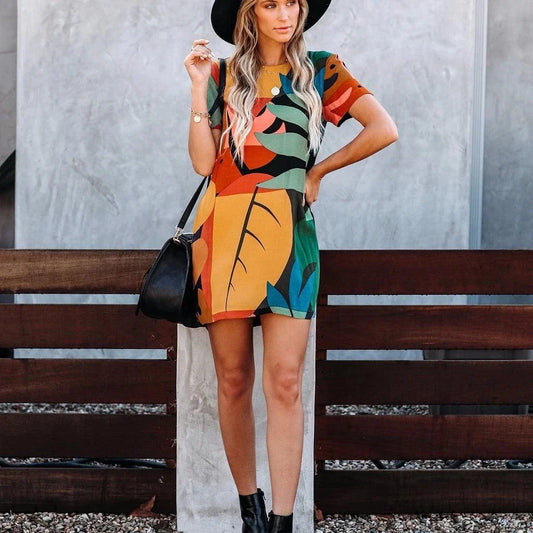 Stylish short-sleeved dress with a vibrant graffiti print and round neckline