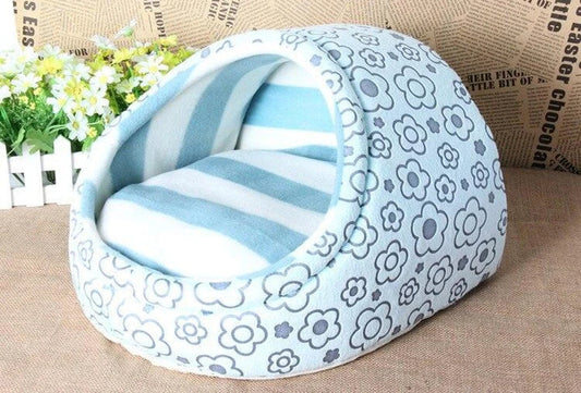 Cosy, washable dog kennel in various sizes and colours, providing a comfortable and durable retreat for pet owners