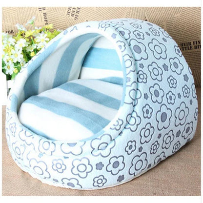 Cosy, washable dog kennel in various sizes and colours, providing a comfortable and durable retreat for pet owners