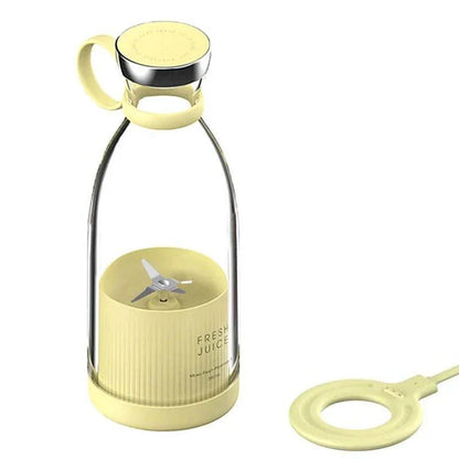 Compact USB-Charged Blender with TRITAN material and stainless steel blades for smooth, on-the-go blending