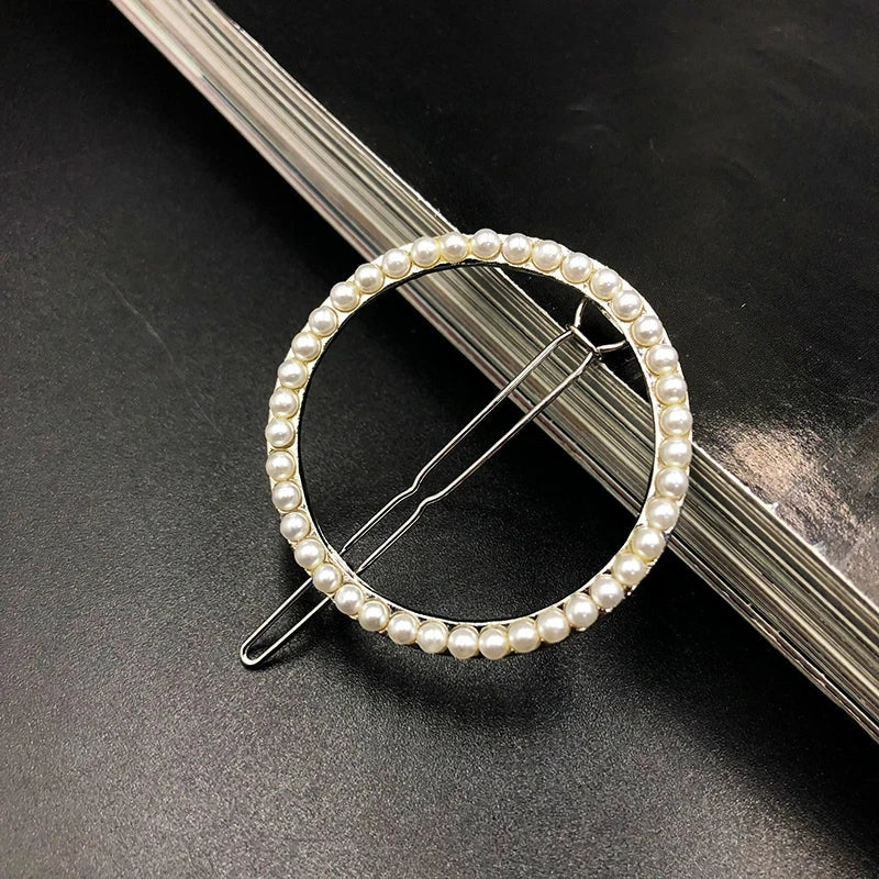 Elegant pearl and geometric hairpins in silver round design, perfect for adding sophistication to hairstyles