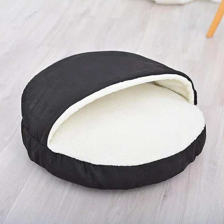 A cosy and stylish cat litter with a detachable and washable design, perfect for keeping your feline friend comfortable during the winter months.