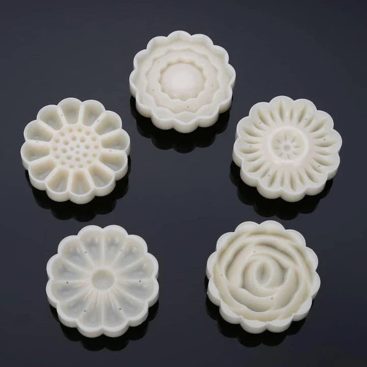 A set of 7 premium food-grade plastic cake moulds in the shape of elegant 3D roses, perfect for creating stunning floral baked treats at home.