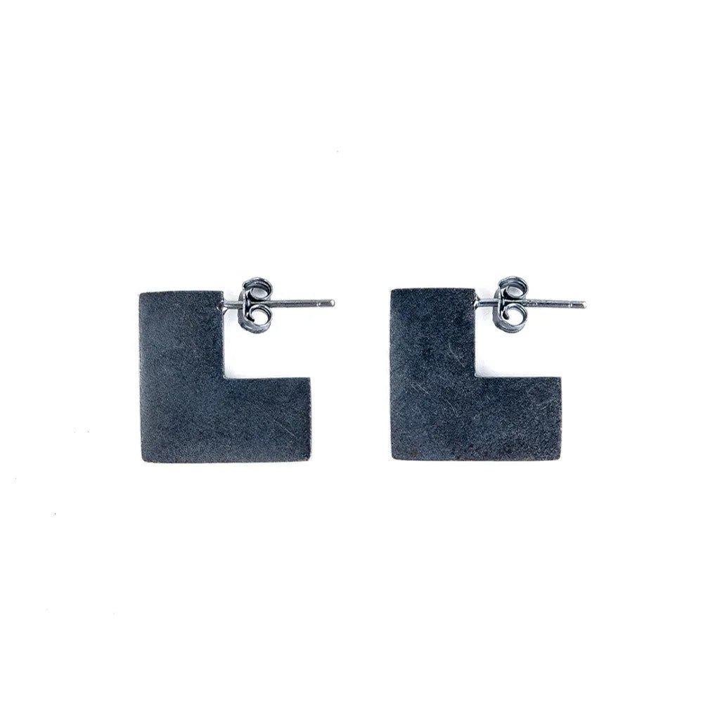 Square geometric silver earrings with oxidation black finish, 16mm diameter minimalist design