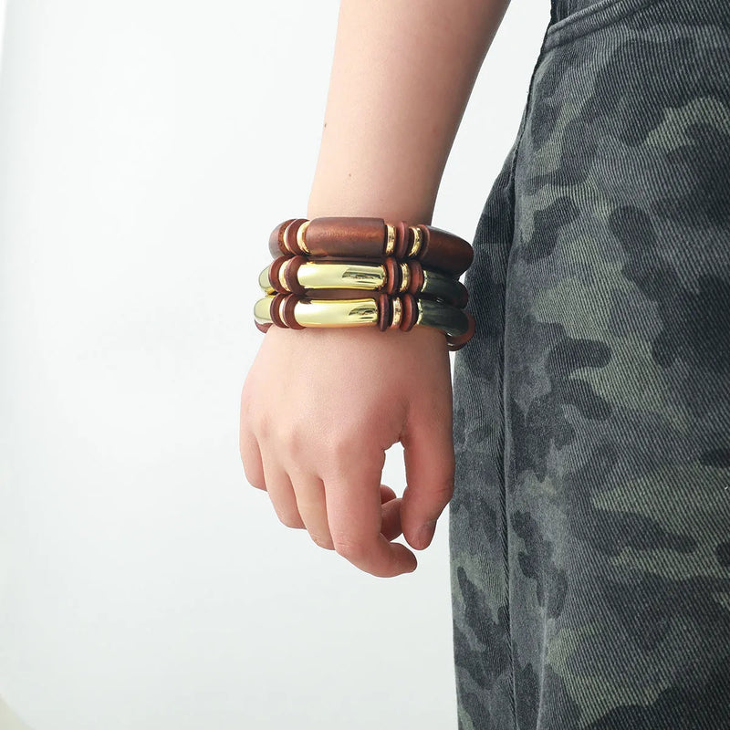 A layered wooden necklace and bracelet set with a 60cm adjustable chain and statement 5cm pendant for creating a customised, bohemian-inspired look
