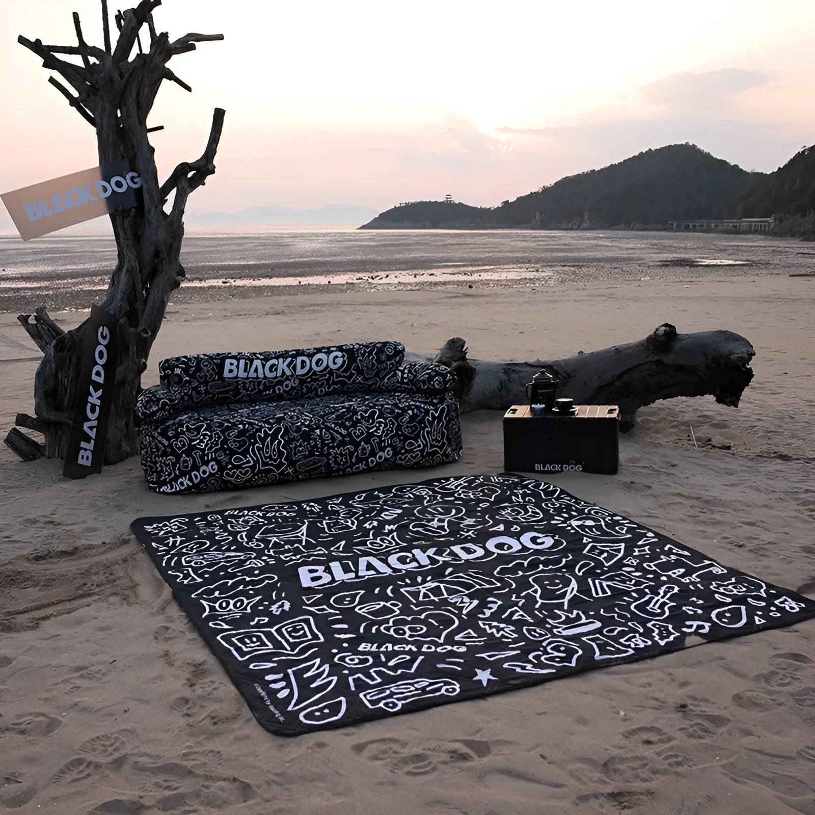 200x200cm waterproof picnic mat with thickened 0.5cm construction in white or black colour options