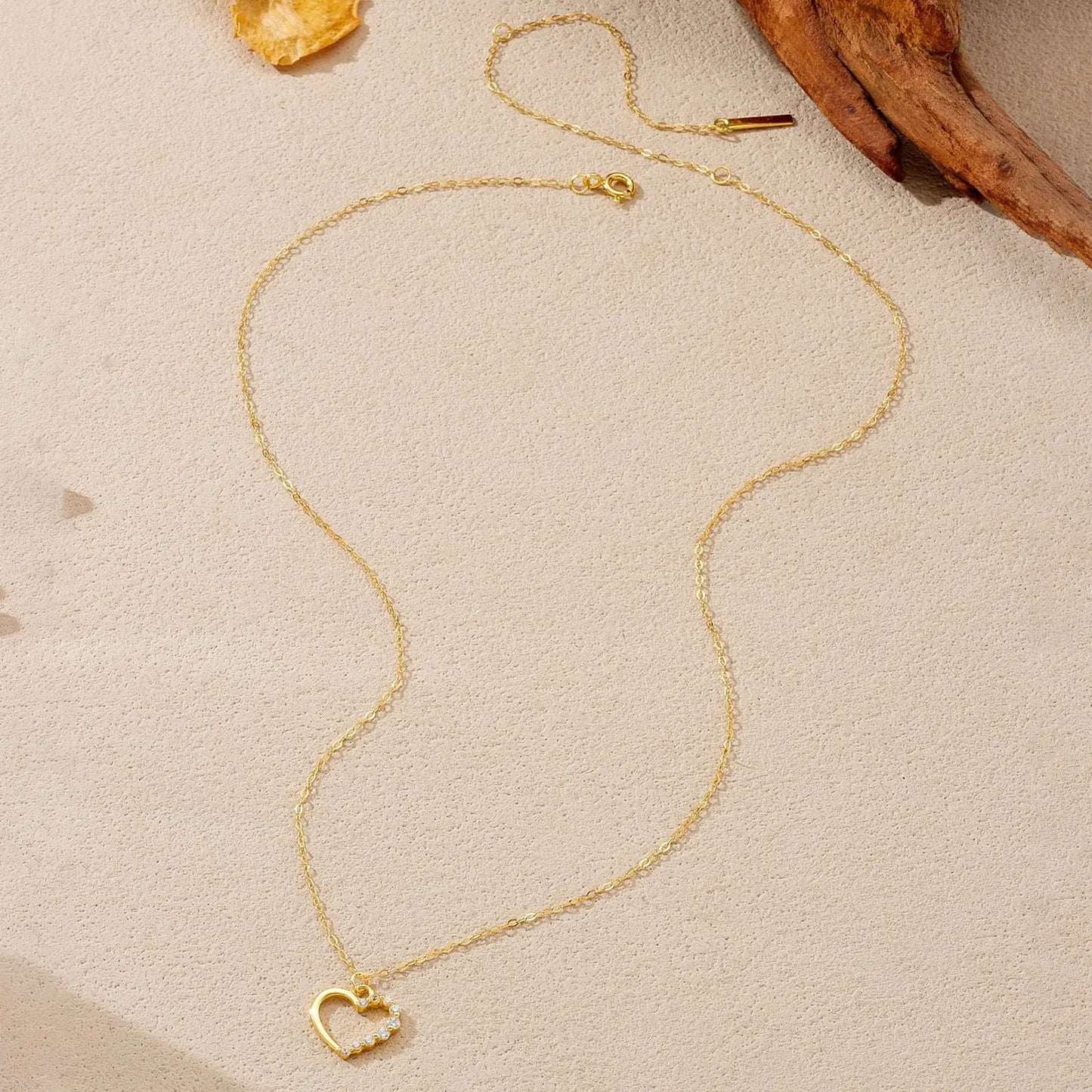 S925 sterling silver hollow heart necklace on a regular chain, available in gold or platinum plating.