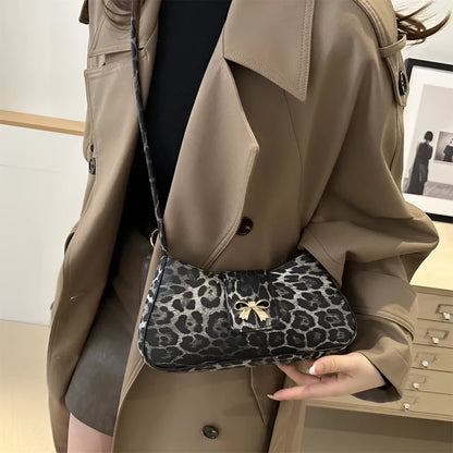 Large capacity casual women's handbag in PU leather with sandwich pocket, shown in khaki colour