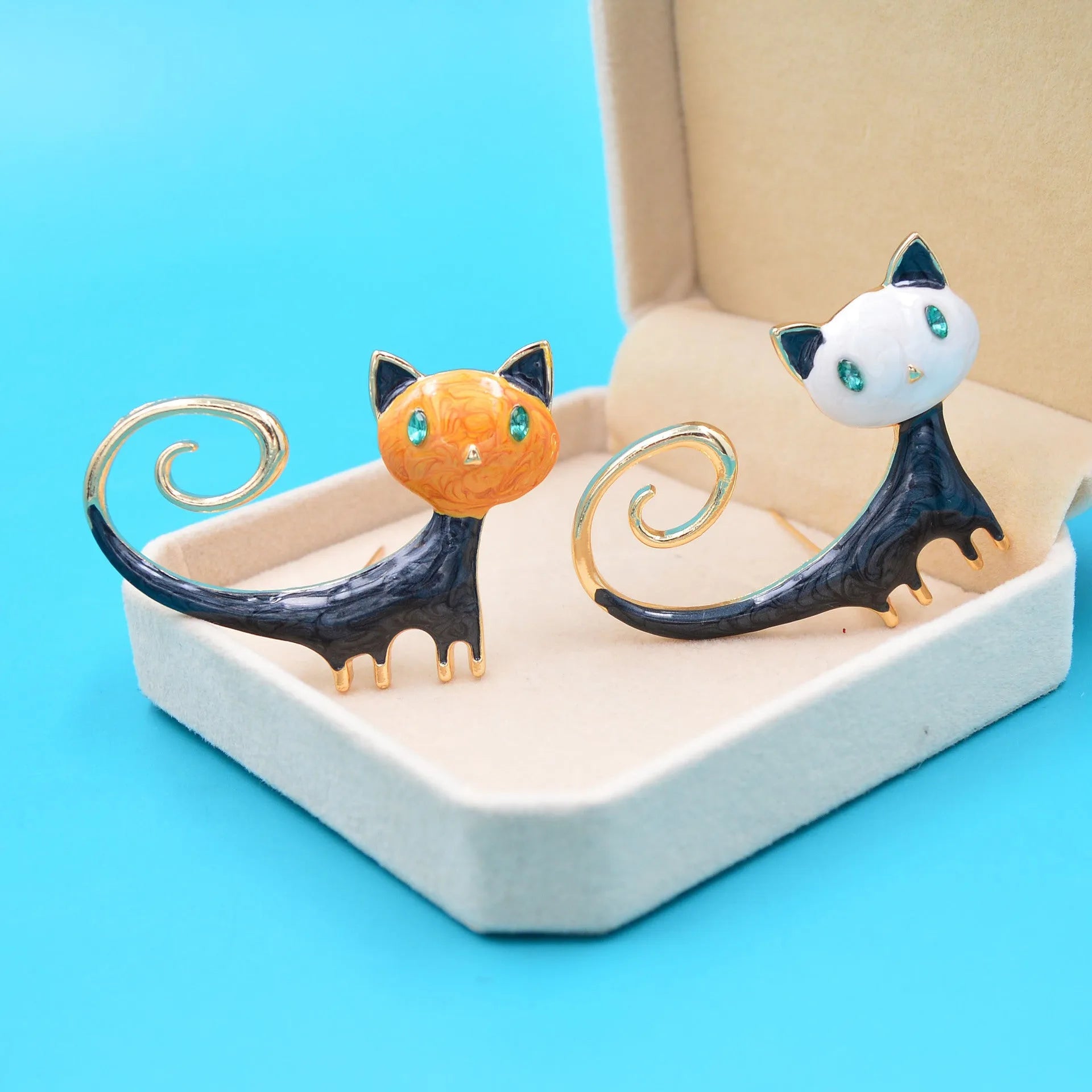Women's alloy cat brooch with painted tailing up kitty design in white or orange colour
