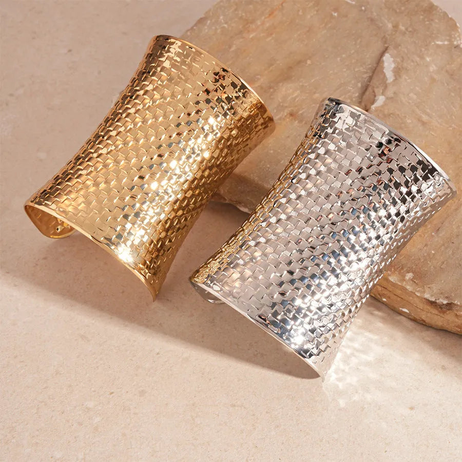 Women's vintage exaggerated oval metal bracelet in gold or silver tone, showing large 6.5 x 9.7 cm dimensions.