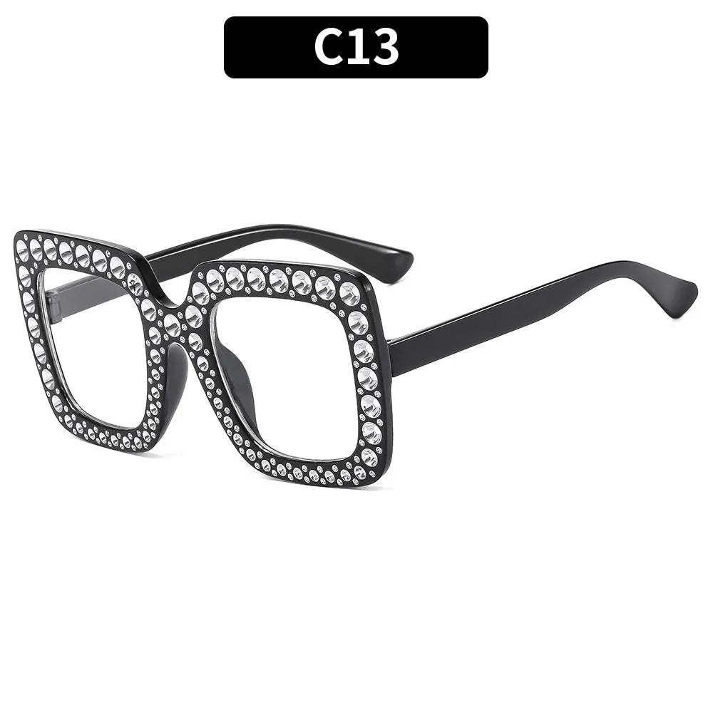 Plastic sunglasses with fashion personality styling in various colour options including black frame and transparent tea frame