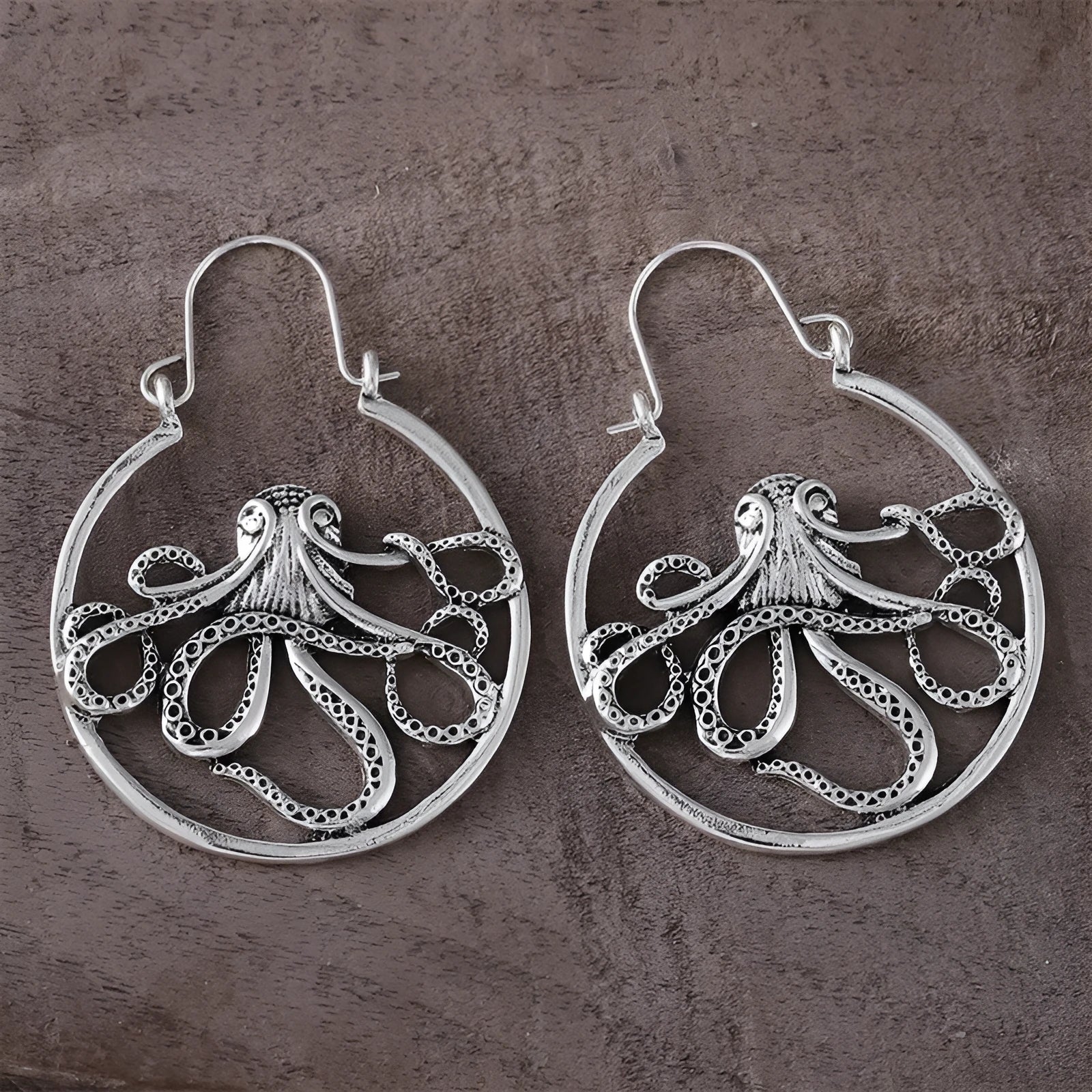 Vintage antique silver octopus earrings made from zinc alloy for unisex wear.