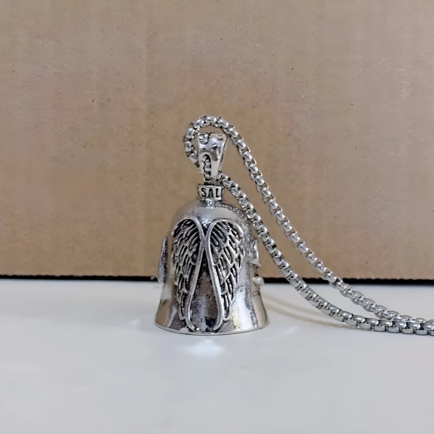 Vintage-style white angel wings necklace and matching keychain with electroplated alloy finish