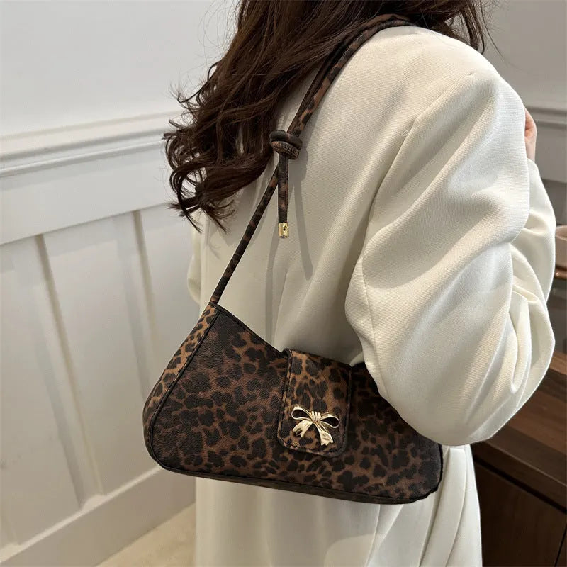 Large capacity casual women's handbag in PU leather with sandwich pocket, shown in khaki colour