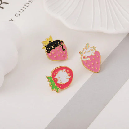 Alloy cat brooch with strawberry cake and dripping oil design in enamel colours