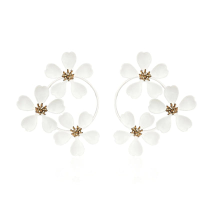 A pair of retro-style flower-shaped earrings for women, shown in black and white colour options.