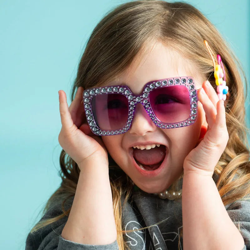 Plastic sunglasses with fashion personality styling in various colour options including black frame and transparent tea frame