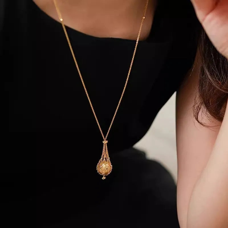Retro court style net pocket necklace with gold plastic beads and alloy O ring chain