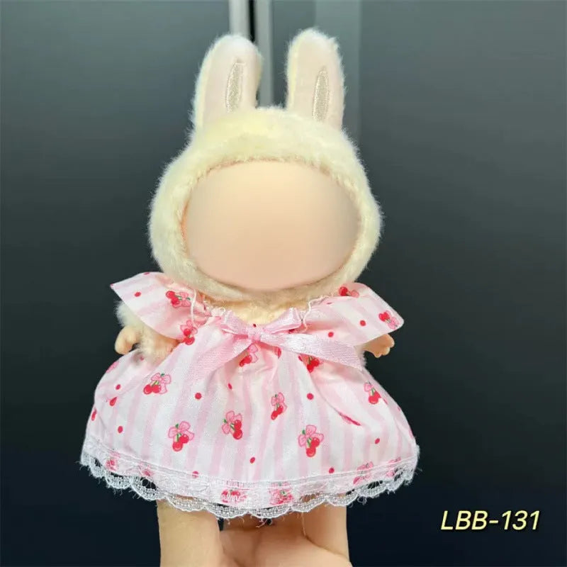 Plastic doll costume for 17cm vinyl figurine with multiple style options and measurement specifications