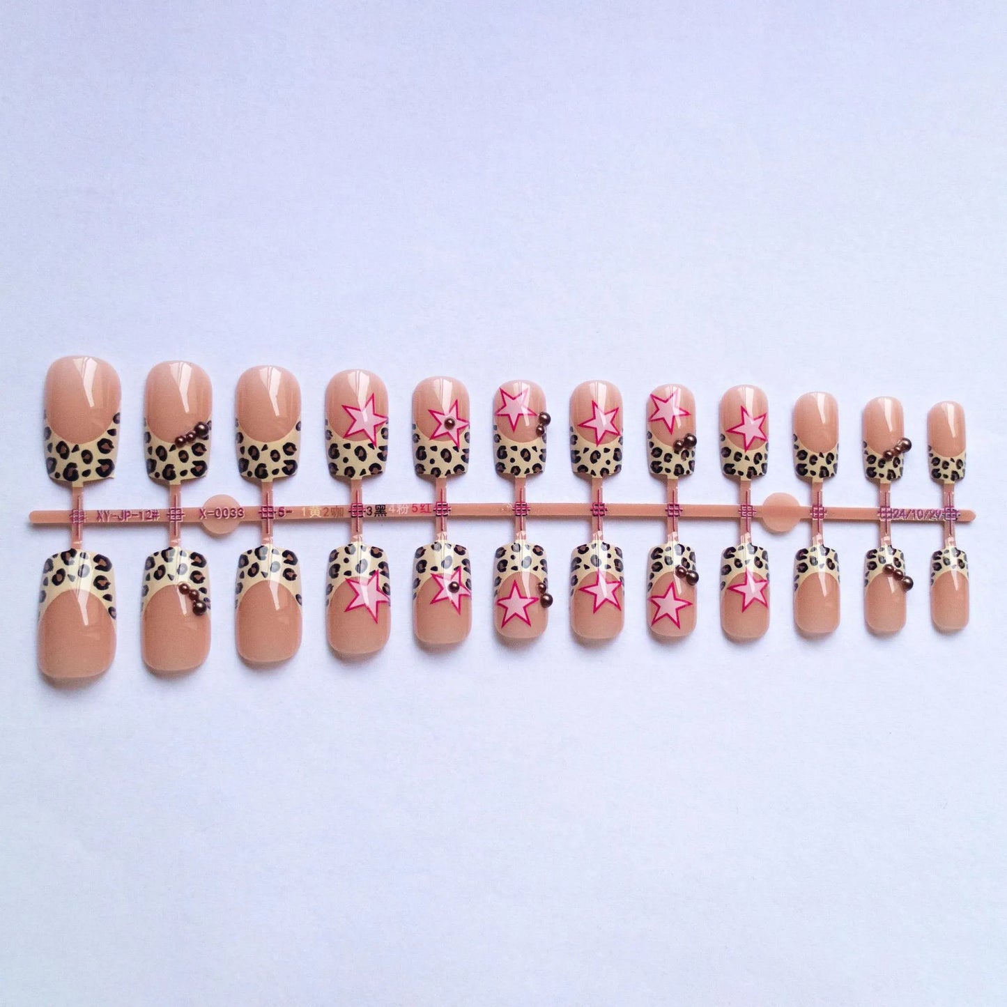 Leopard print French false nails with five-pointed star and pearl diamond accessories in retro European style