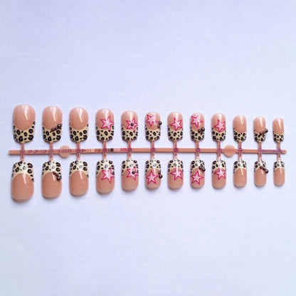 Leopard print French false nails with five-pointed star and pearl diamond accessories in retro European style
