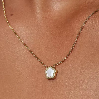 White mother-of-pearl shell flower necklace with gold or silver chain