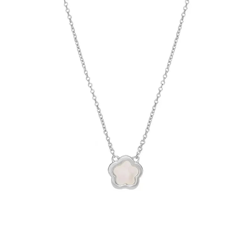 White mother-of-pearl shell flower necklace with gold or silver chain