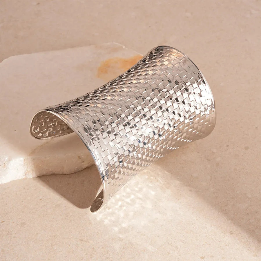 Women's vintage exaggerated oval metal bracelet in gold or silver tone, showing large 6.5 x 9.7 cm dimensions.