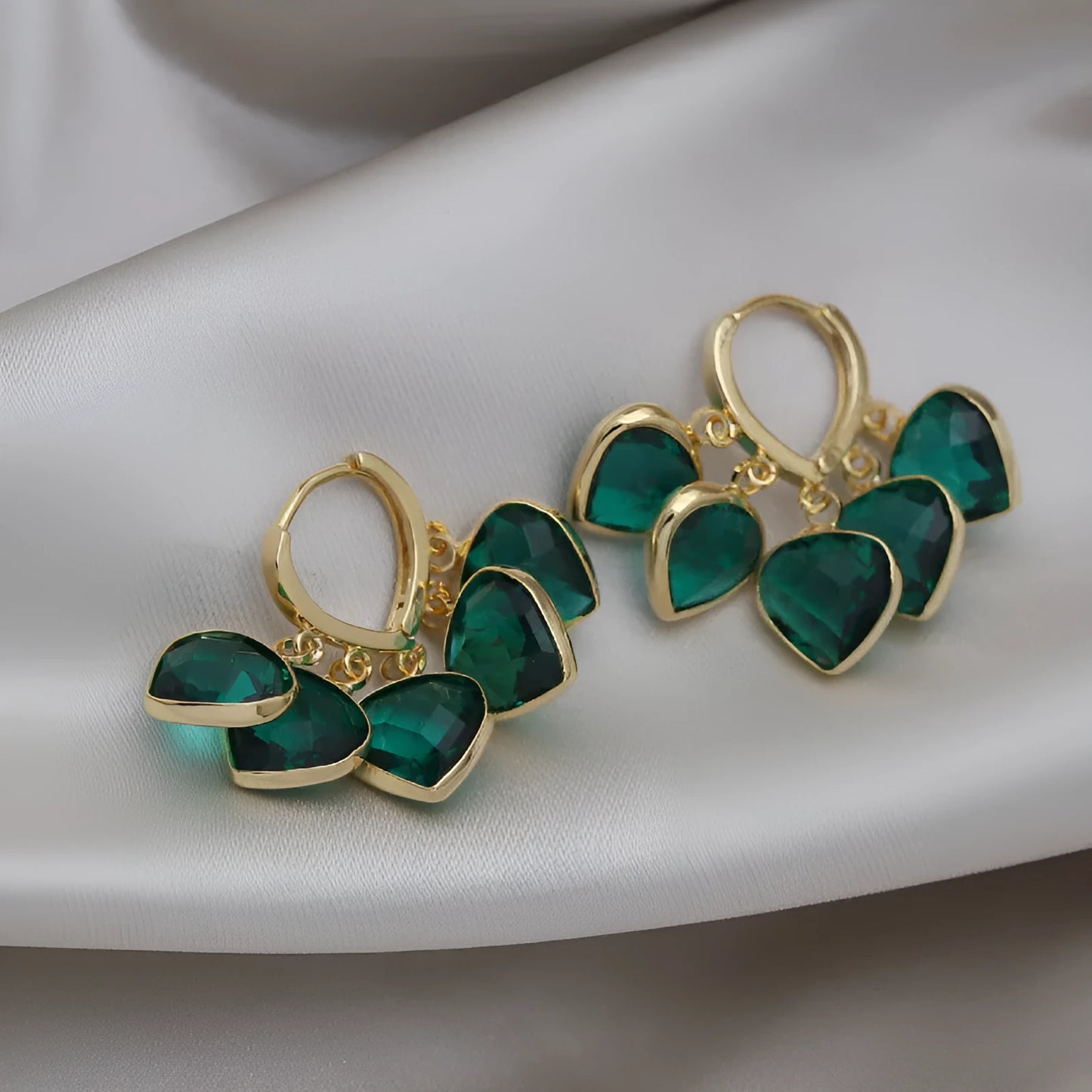 Korean style green heart pendant ear clip earrings for women with copper alloy construction