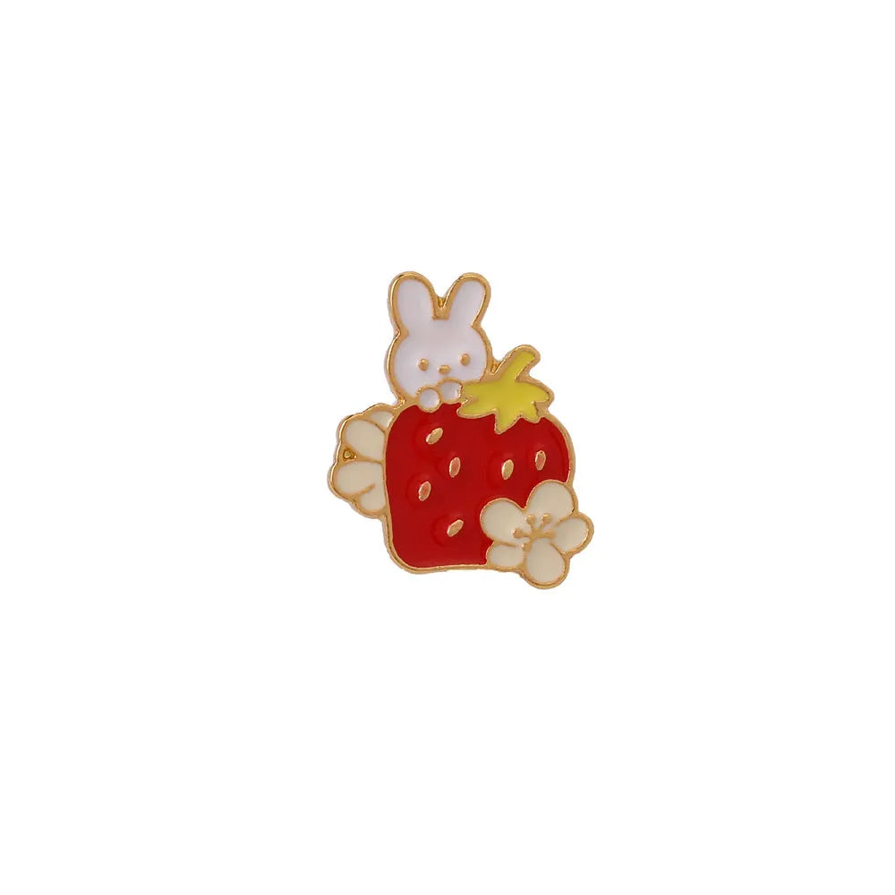 Alloy cat brooch with strawberry cake and dripping oil design in enamel colours