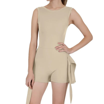 Women's solid-colour sports skirt with shaping back panel for tennis, shown in multiple colour options.