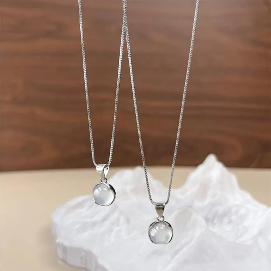 Women's oval pendant necklace with adjustable chain and eight-pointed star crystal in X7 6 Moon Light colour