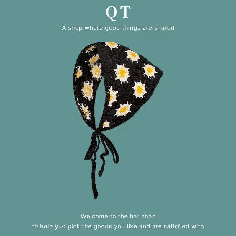 French retro triangle shawl in floral pattern, 100% cotton, 120cm sides for headscarf or neck wrap